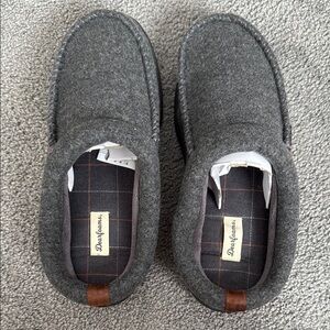 Dearfoams Gray Slip-On Cozy Rubber Sole Slippers. Men’s Size L (11-12).